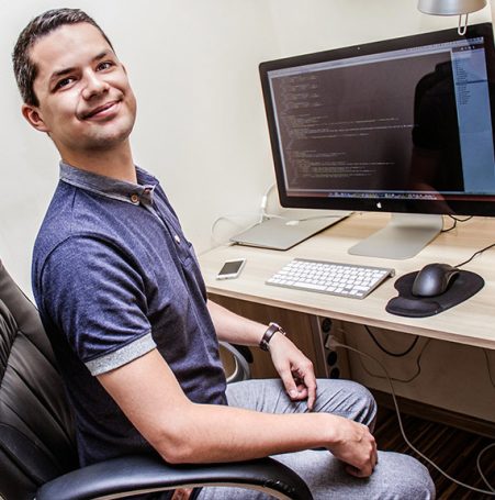 Freelancer in front of the desk